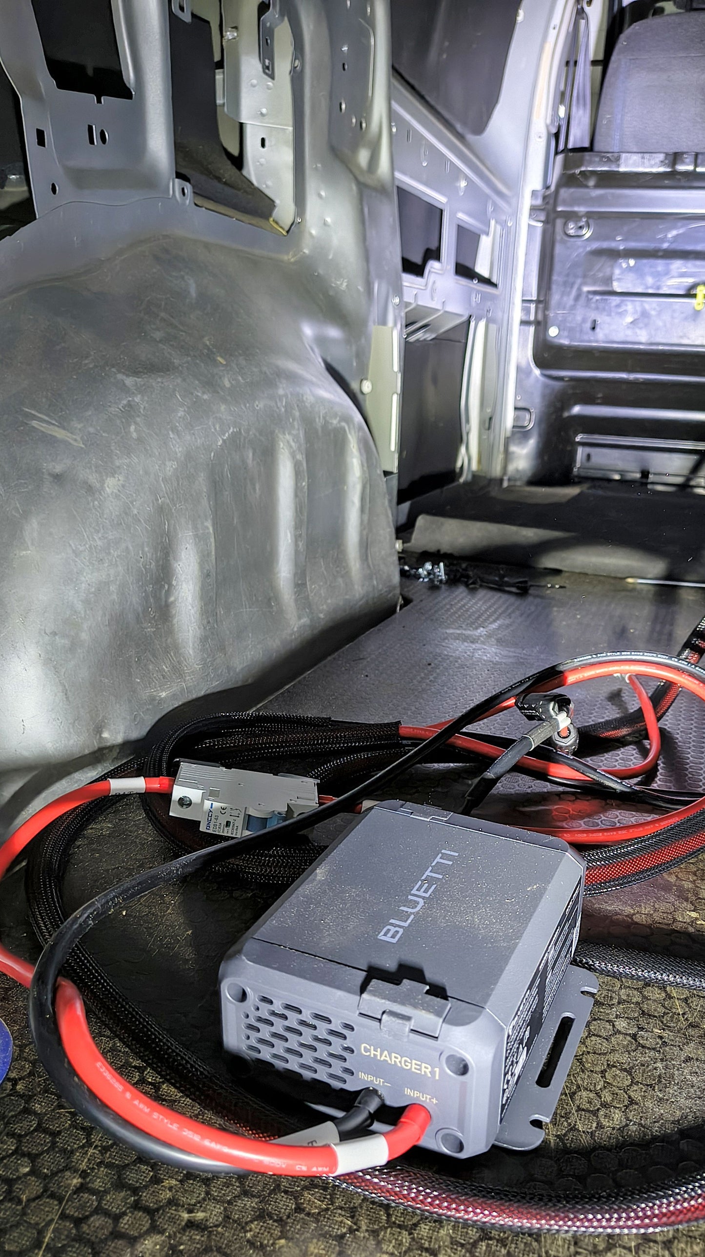 Bluetti Charger-1 – Rapid Vehicle-to-Power Station Charging on the Go
