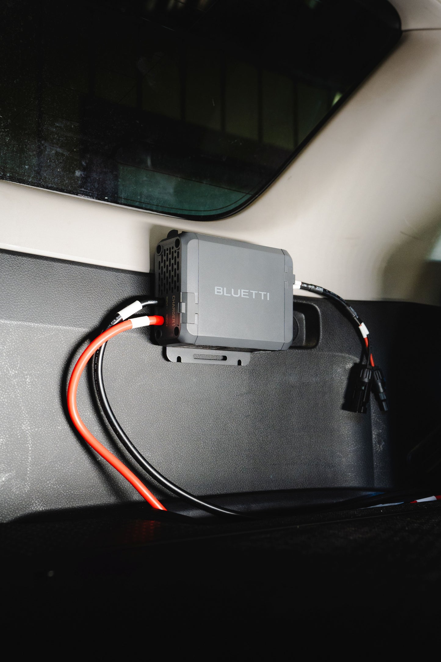 Bluetti Charger-1 – Rapid Vehicle-to-Power Station Charging on the Go